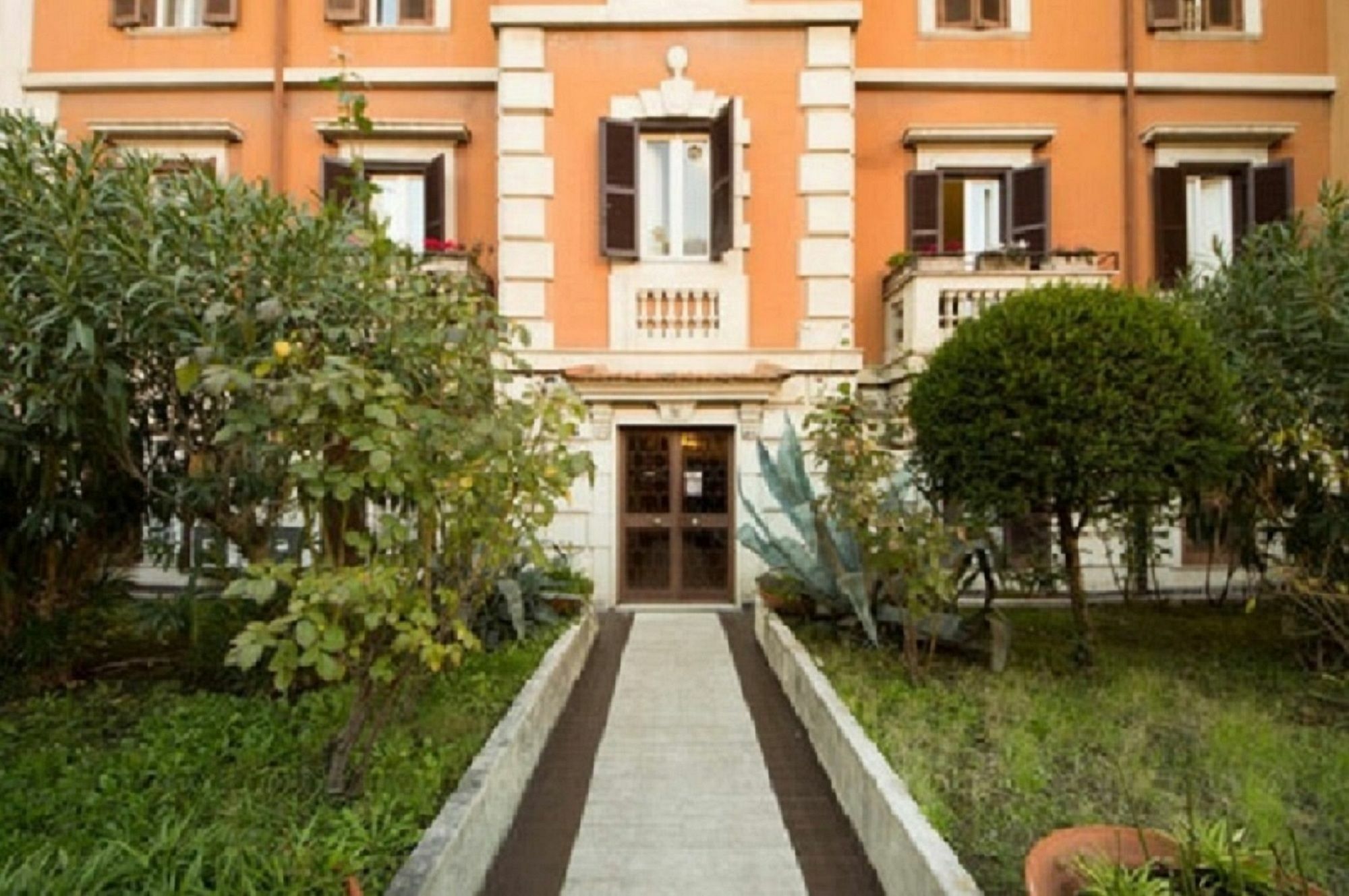 Finally In Rome Extérieur photo